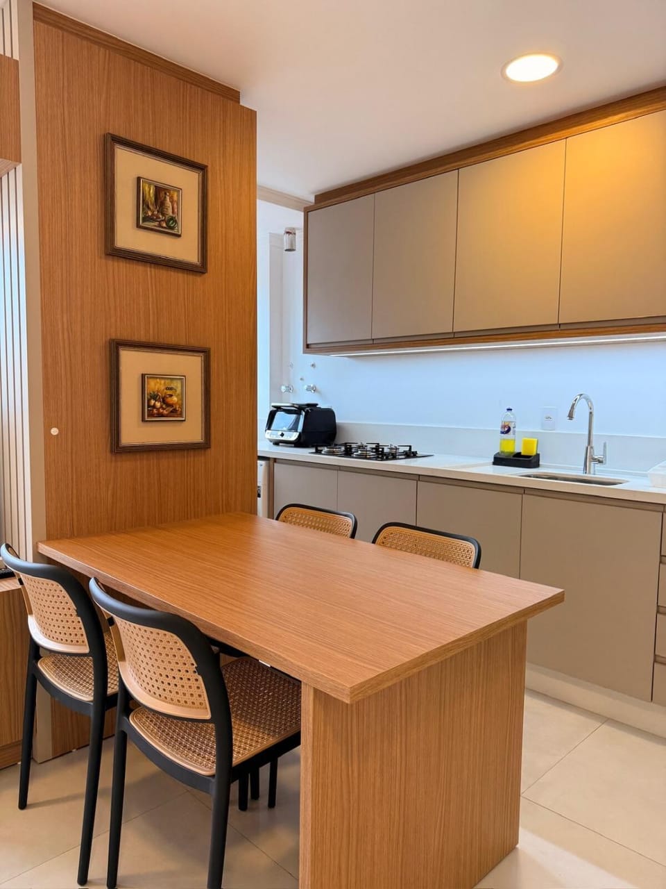 Kitchen or kitchenette, Dining area, stove