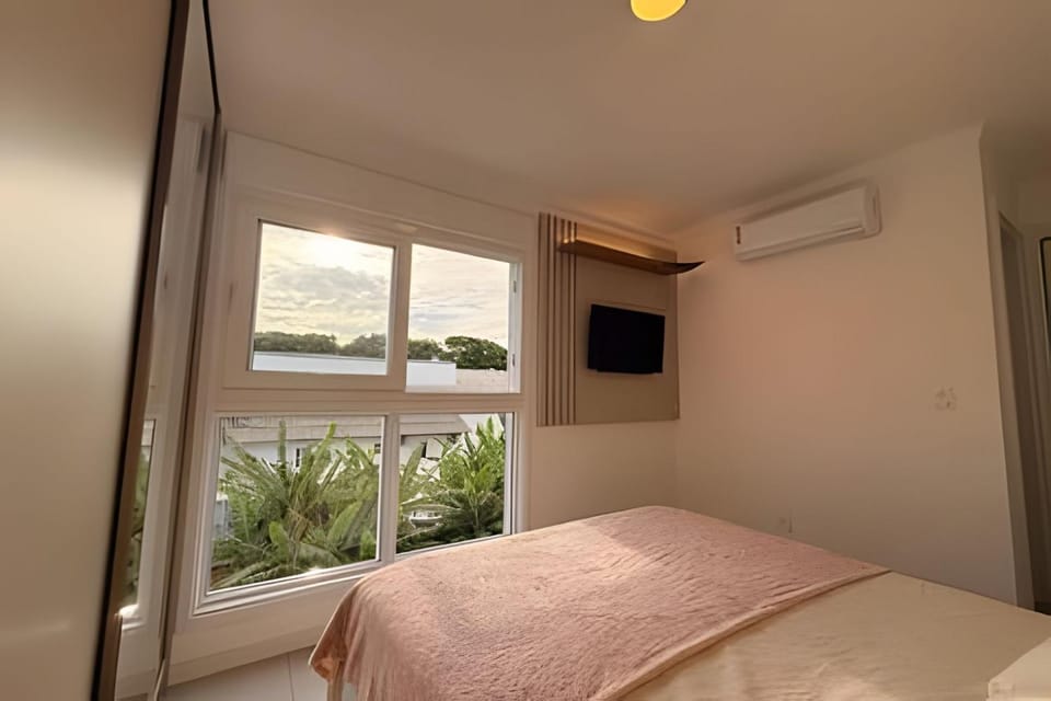 TV and multimedia, Photo of the whole room, Bedroom