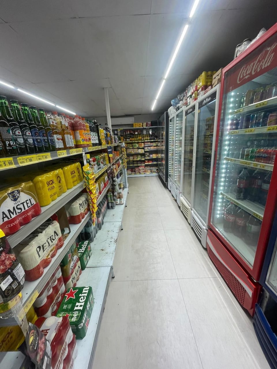 Supermarket/grocery shop