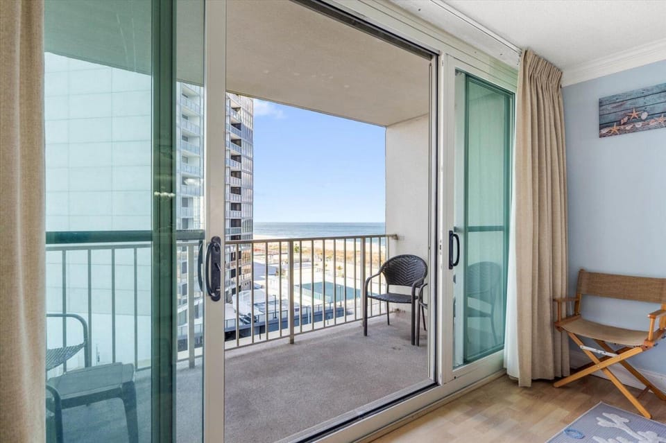 Fantastic Ocean Views from this 2 Bedroom Quay Condo with Outdoor & Indoor Pool! House in Ocean City