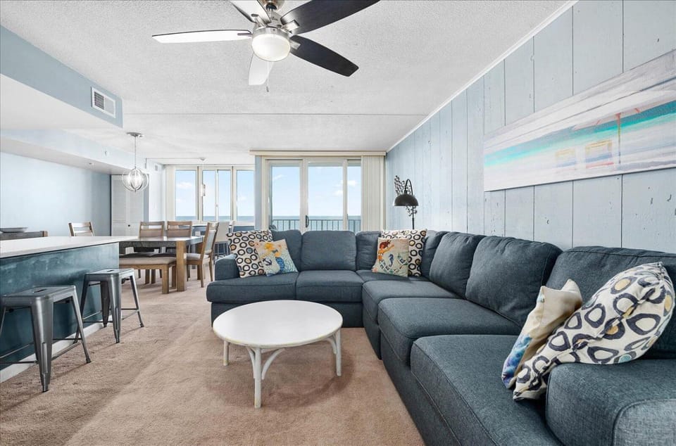 Direct Ocean Front 3 Bedroom Condo in Quay with Indoor & Outdoor Pools! House in Ocean City