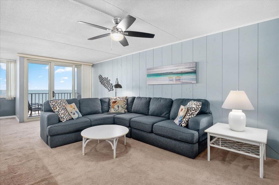 Direct Ocean Front 3 Bedroom Condo in Quay with Indoor & Outdoor Pools! House in Ocean City