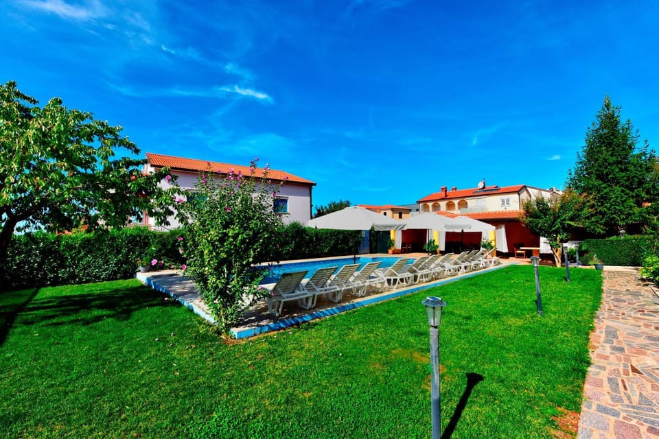 Location, children, Family