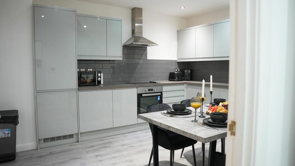 The Emerald Residence - Leicester - City Centre, Sofa Bed, Parking, Free WiFi, Netflix Apartment in Leicester
