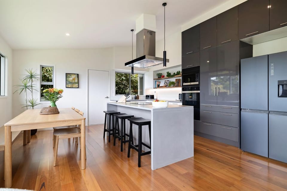 Kitchen or kitchenette, Dining area, oven, stove