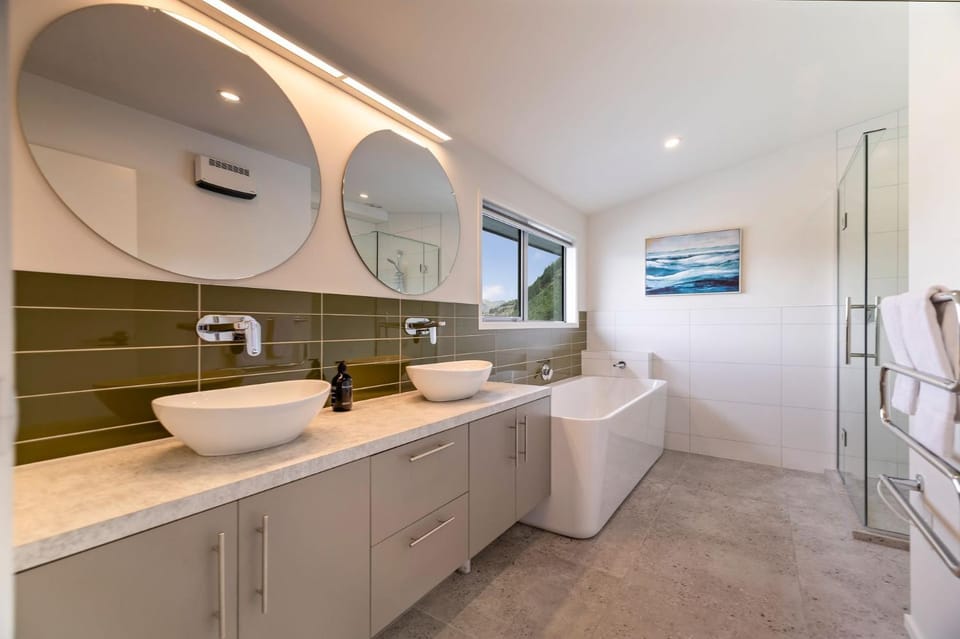 Shower, Toilet, Bathroom, Bath, towels