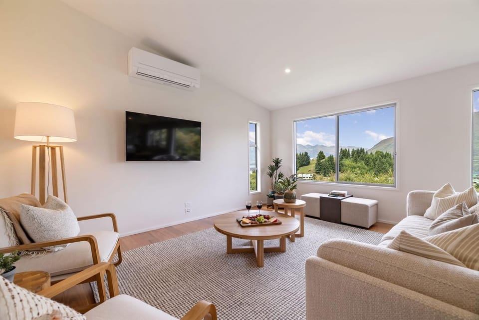 TV and multimedia, Living room, Seating area, air conditioner