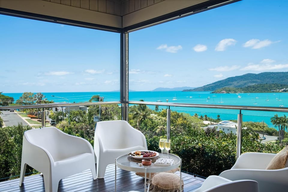 Heart on Airlie Cres Airlie Beach Waterfront Home House in Airlie Beach