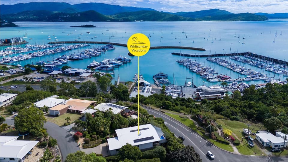 Heart on Airlie Cres Airlie Beach Waterfront Home House in Airlie Beach