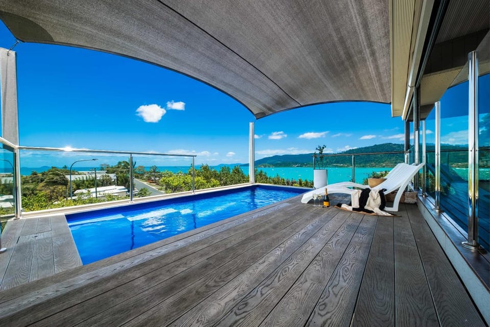 Heart on Airlie Cres Airlie Beach Waterfront Home House in Airlie Beach