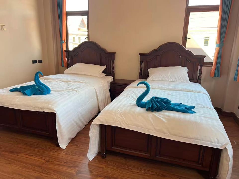 Bed, Photo of the whole room, Bedroom, towels