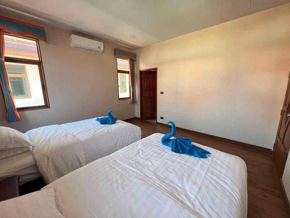 Bed, Photo of the whole room, Bedroom, towels, air conditioner
