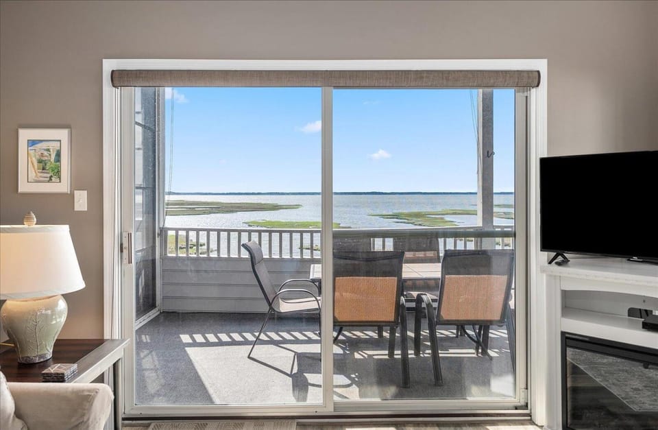 Direct Bayfront Beautiful 2 Bedroom Condo House in Ocean City