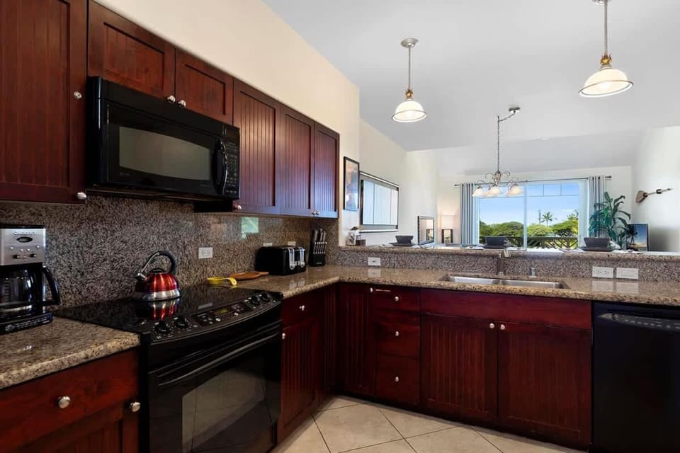 Spacious 2BR condo with lanai & pool House in Puako