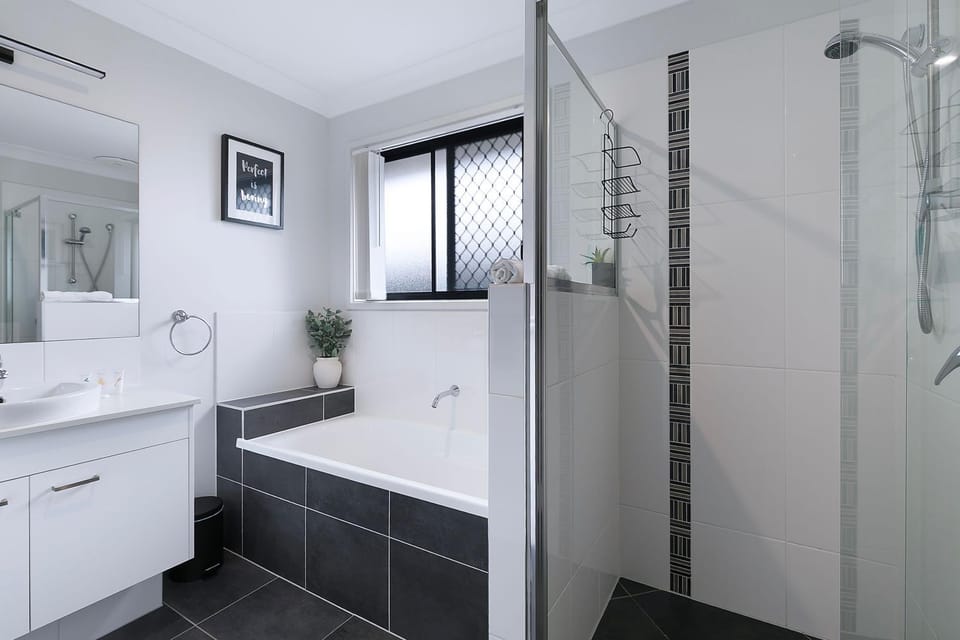 Shower, Bathroom, Bath, towels
