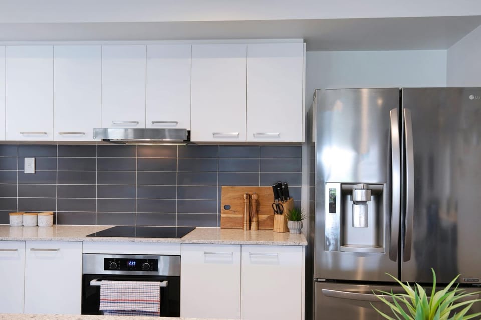 Kitchen or kitchenette, oven, stove