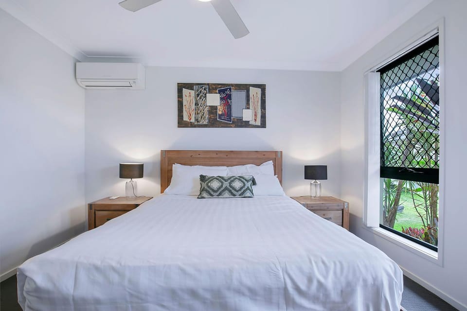 Bed, Bedroom, air conditioner