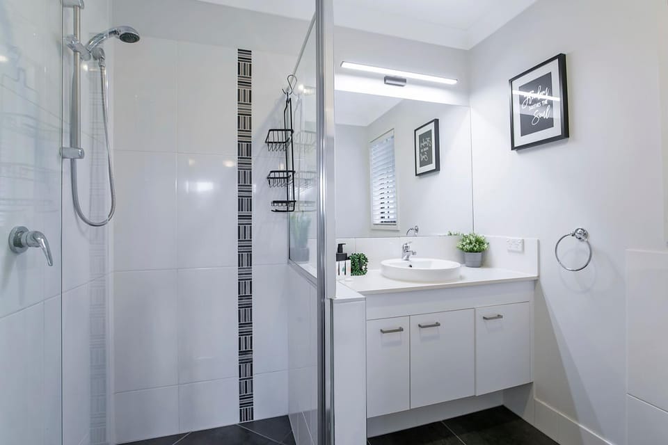 Shower, Bathroom, towels