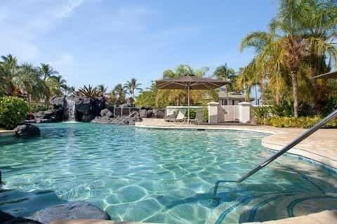 Spacious retreat with pool & private lanai House in Mauna Lani