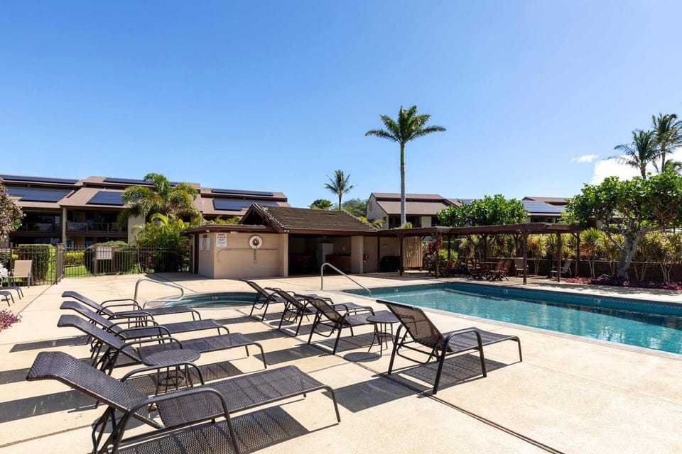 Peaceful 2BR retreat with pools & hot tubs House in Waikoloa Village