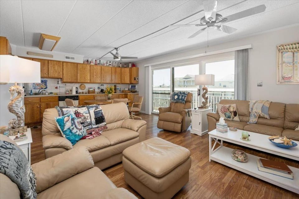 Relaxing 2 Bedroom Salty Sands Condo Mid-Town Ocean City! House in Ocean City