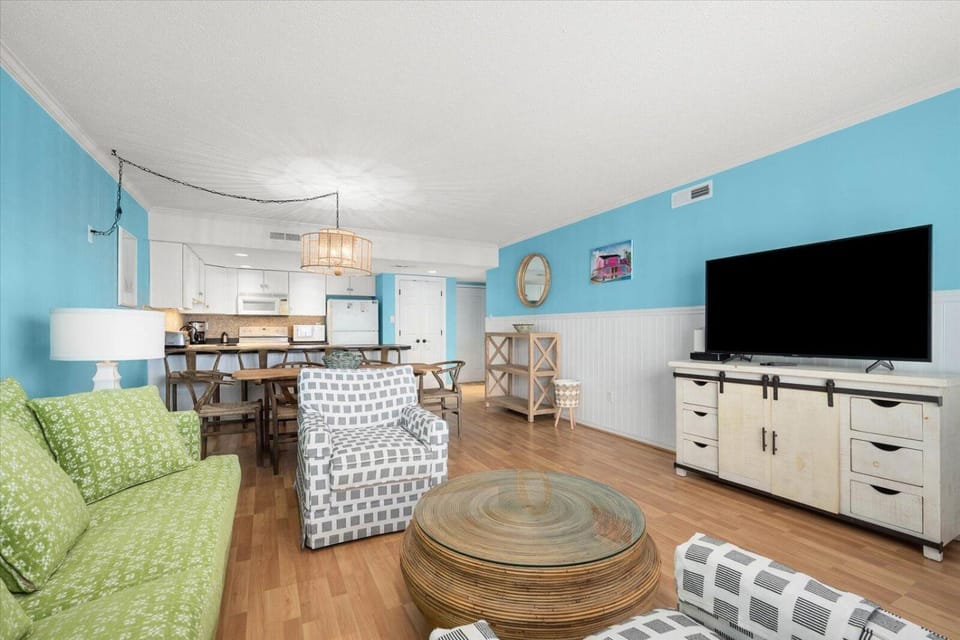Amazing 2 Bedroom Royal Hawaiian Condo with Outdoor & Indoor Pool! House in Ocean City