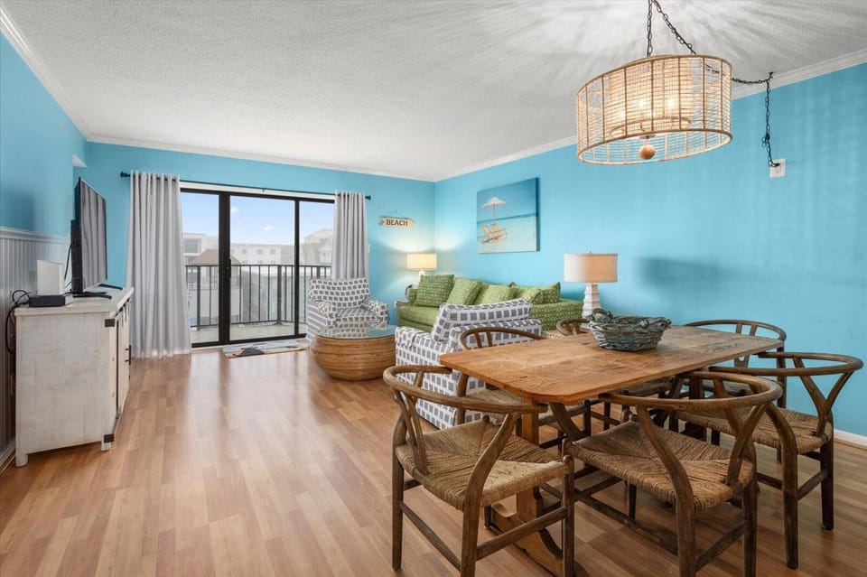 Amazing 2 Bedroom Royal Hawaiian Condo with Outdoor & Indoor Pool! House in Ocean City