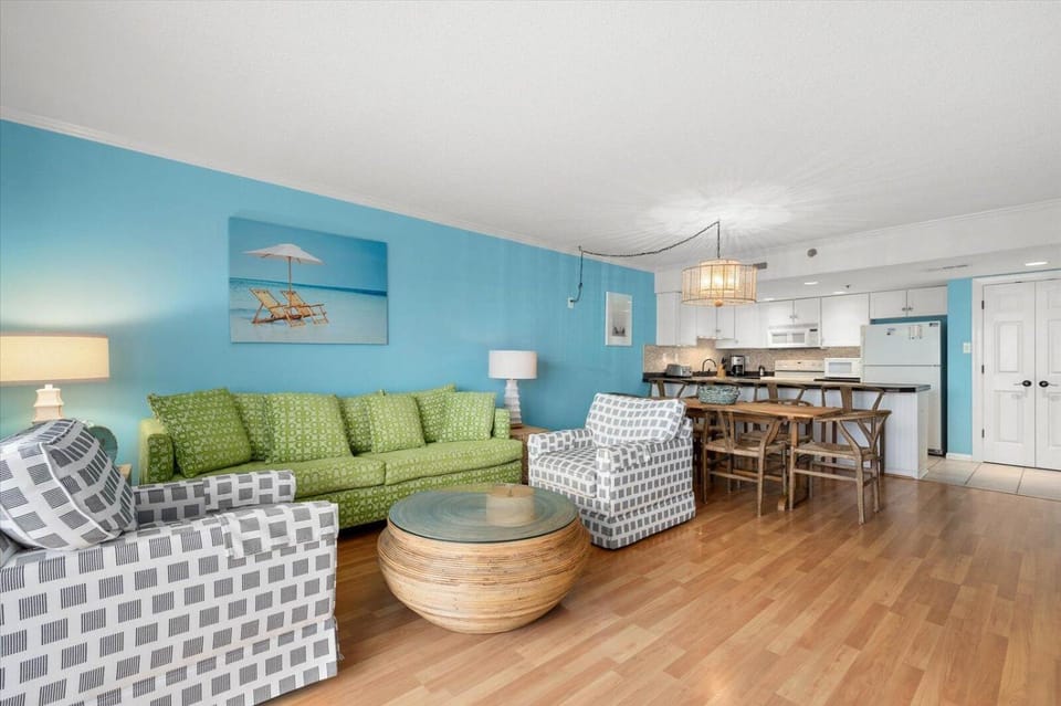 Amazing 2 Bedroom Royal Hawaiian Condo with Outdoor & Indoor Pool! House in Ocean City