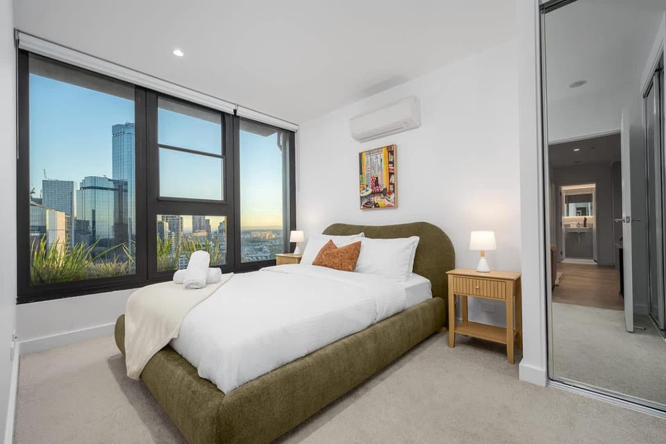 Sunrise River View 2BR CBD Apartment, Free Parking, Family & Work Friendly Apartment in Southbank
