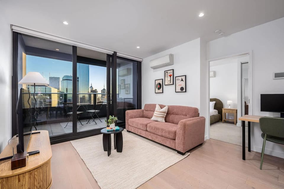 Sunrise River View 2BR CBD Apartment, Free Parking, Family & Work Friendly Apartment in Southbank