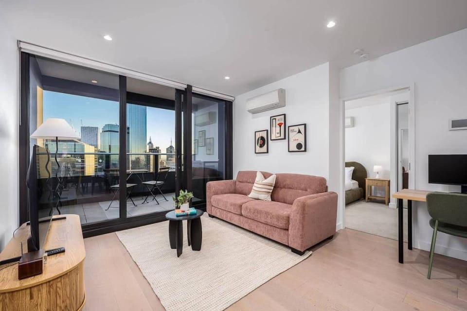 Sunrise River View 2BR CBD Apartment, Free Parking, Family & Work Friendly Apartment in Southbank