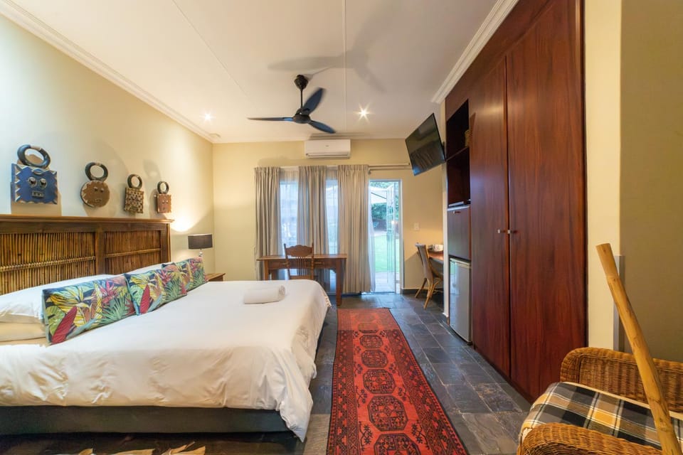 Bed, TV and multimedia, Bedroom, wardrobe, air conditioner