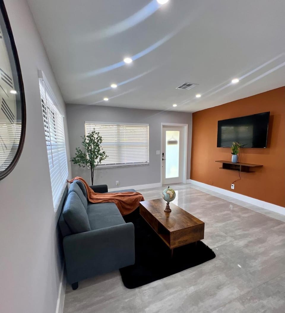 20 OFF Golden Hour BBQ 10 MIN Beach Airport FL Apartment in Fort Lauderdale
