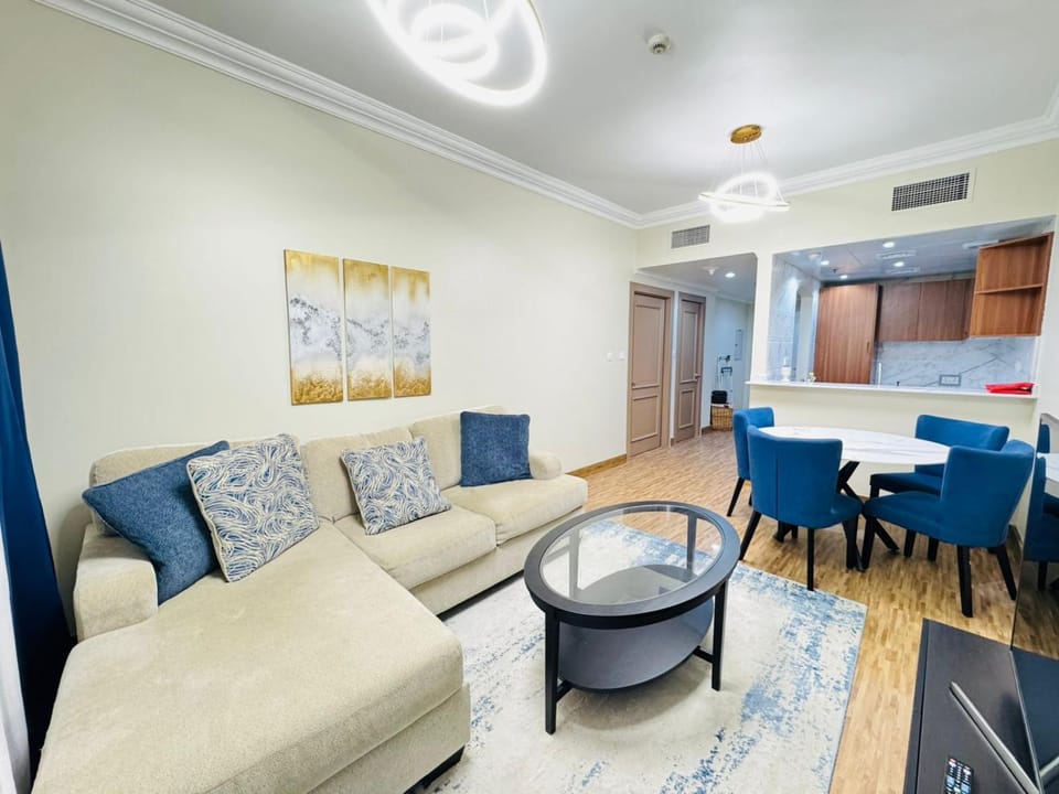 Upgraded Sea View 1BR Dubai Marina, Walk Metro & JBR Apartment in Dubai