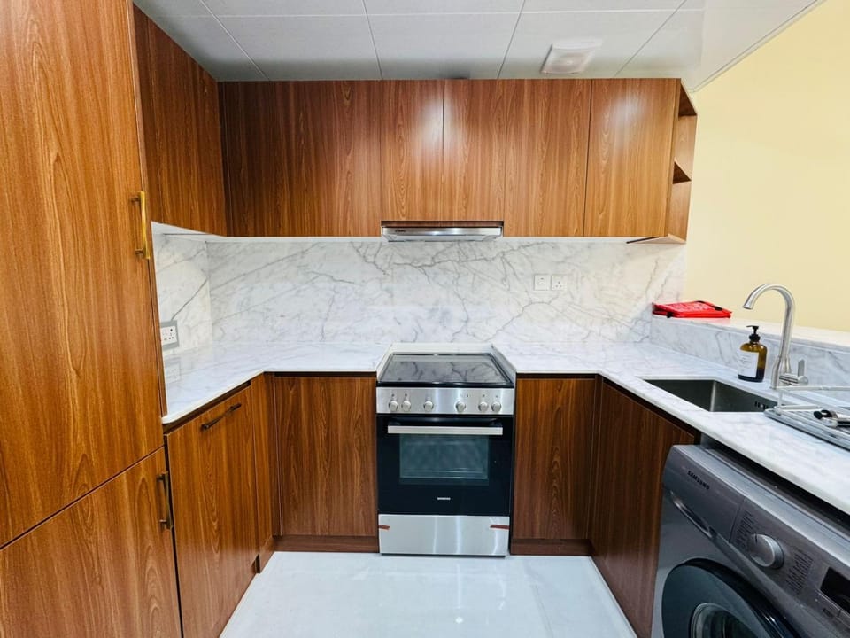 Upgraded Sea View 1BR Dubai Marina, Walk Metro & JBR Apartment in Dubai