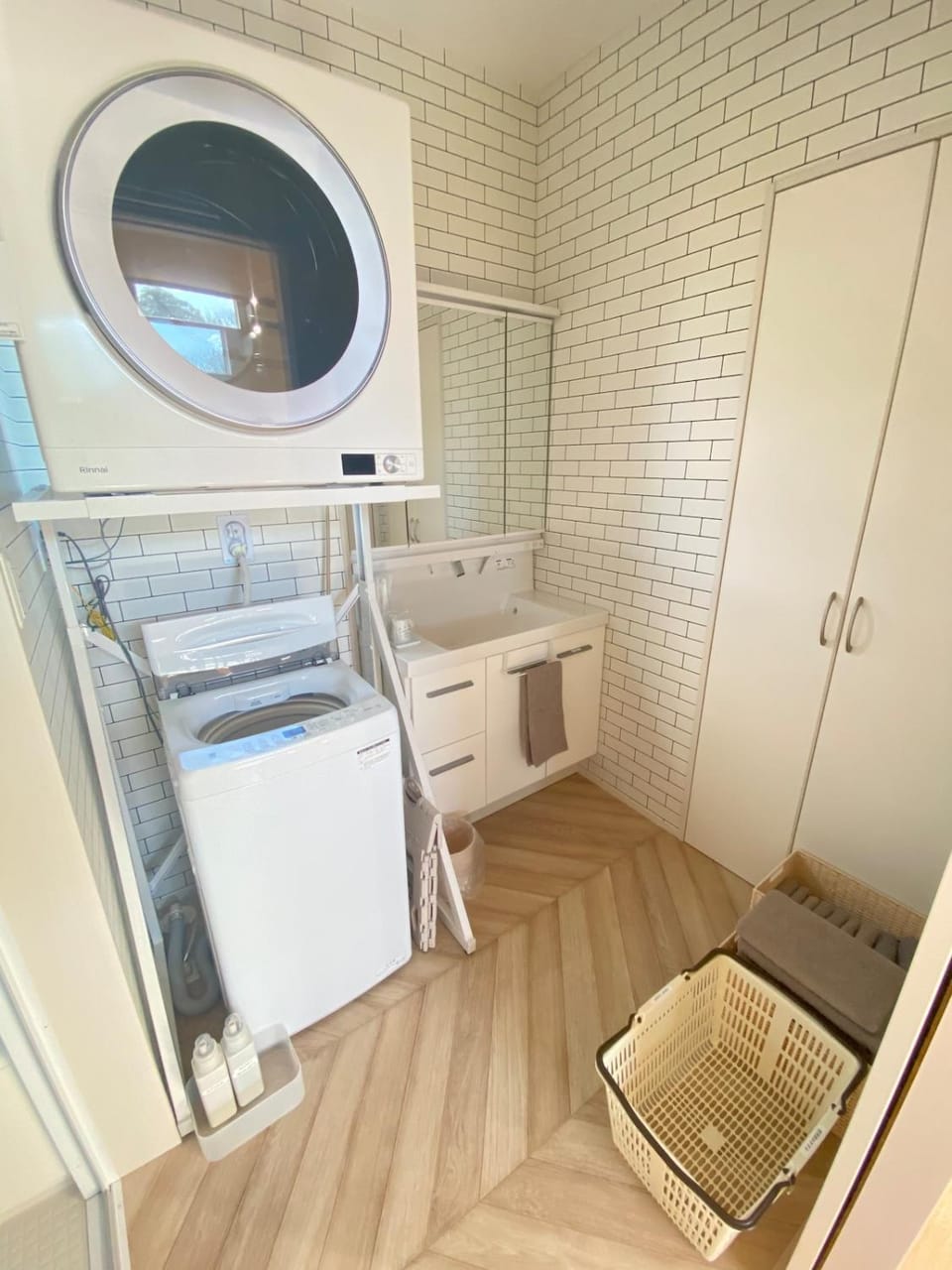 Bathroom, towels
