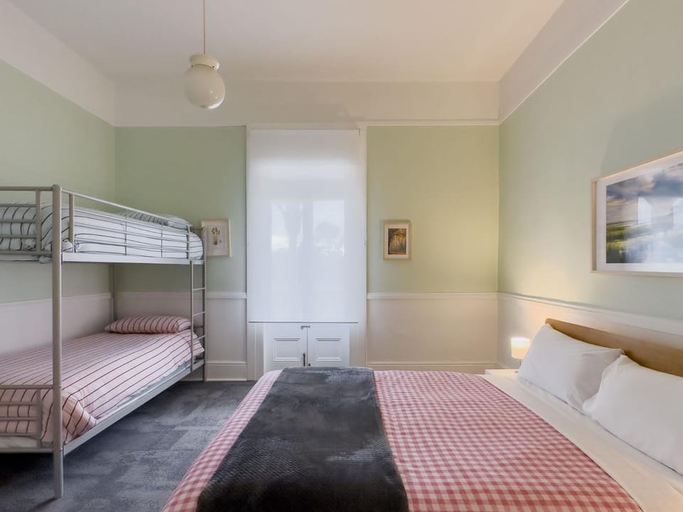 Bed, Bedroom, bunk bed