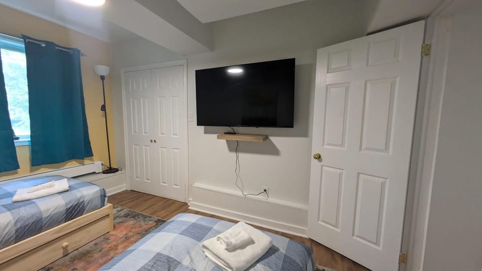 Comfy Apartment Steps from Downtown Fun, Unit #1 Apartment in Dartmouth