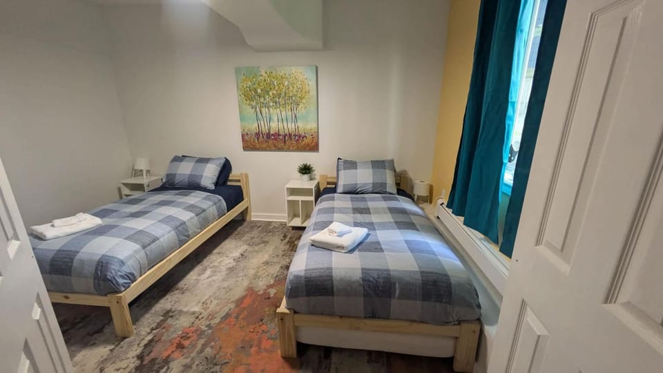Comfy Apartment Steps from Downtown Fun, Unit #1 Apartment in Dartmouth