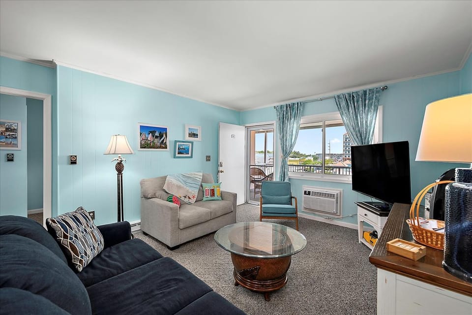 3 Bedroom 4th Floor Condo in Severn 1, Steps to the Beach! House in Ocean City