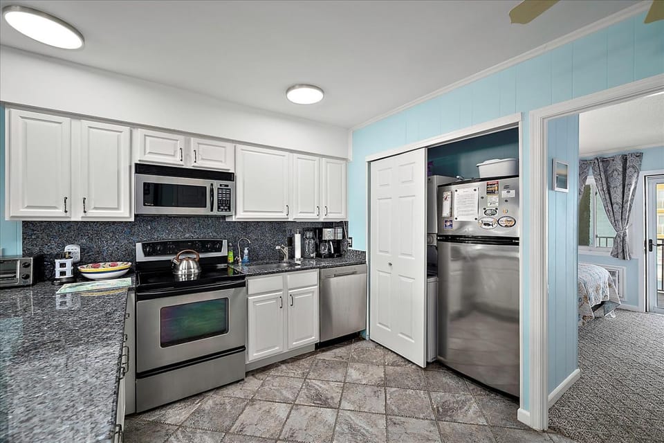 3 Bedroom 4th Floor Condo in Severn 1, Steps to the Beach! House in Ocean City