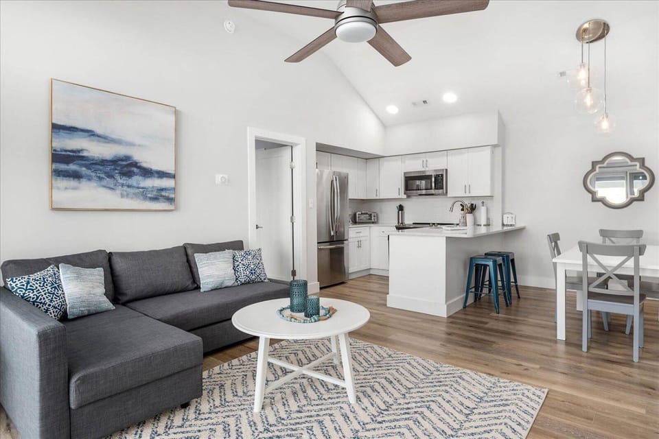 Gorgeous 2 bedroom at Seascape in prestigious Heron Harbour House in Ocean City