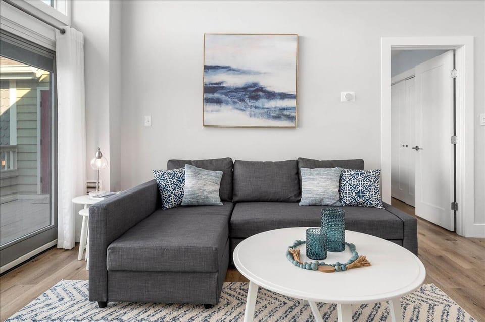 Gorgeous 2 bedroom at Seascape in prestigious Heron Harbour House in Ocean City