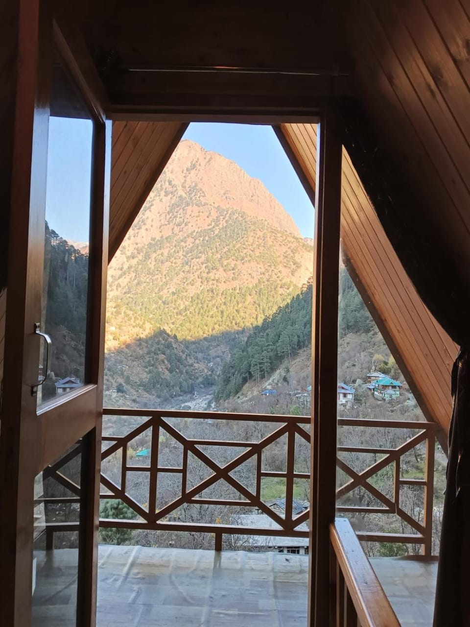 The Clifton chapter tirthan Apartment in Himachal Pradesh