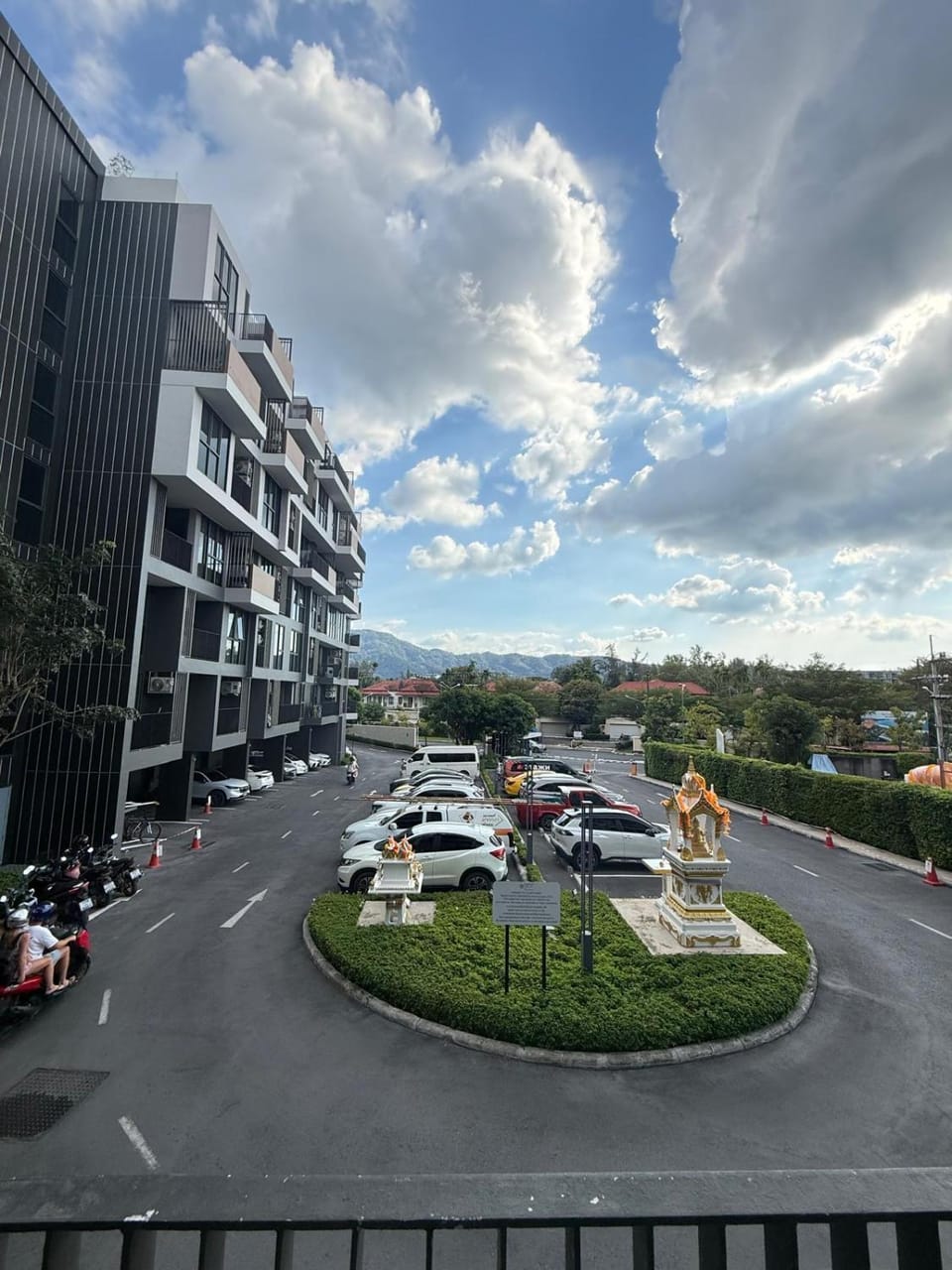 Neighbourhood, Street view, Location, Parking