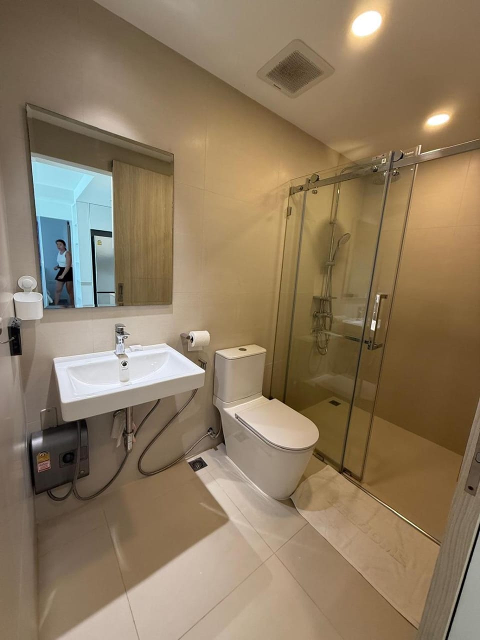 Shower, Toilet