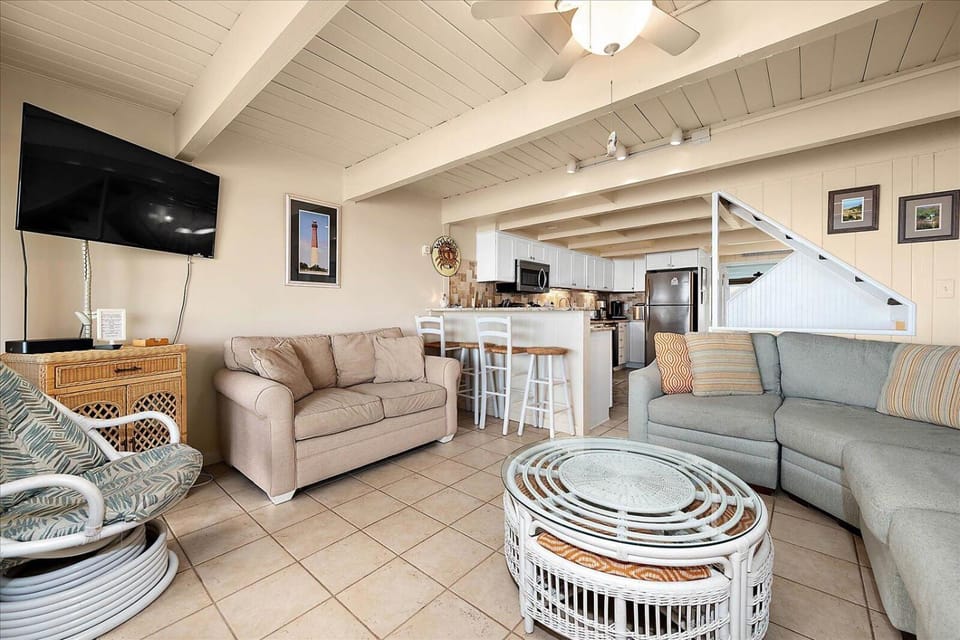 Beautiful Direct Ocean Front Townhome in Sea Village with Relaxing Ocean Views! House in Ocean City