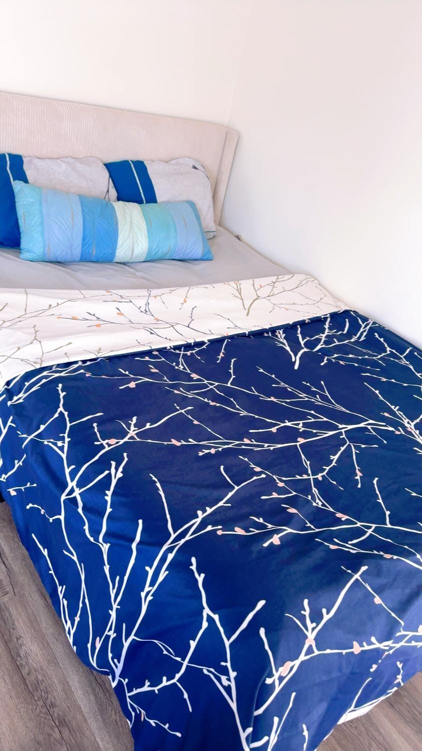 Pretty bedroom with shared bathroom Bed and Breakfast in Hacienda Heights