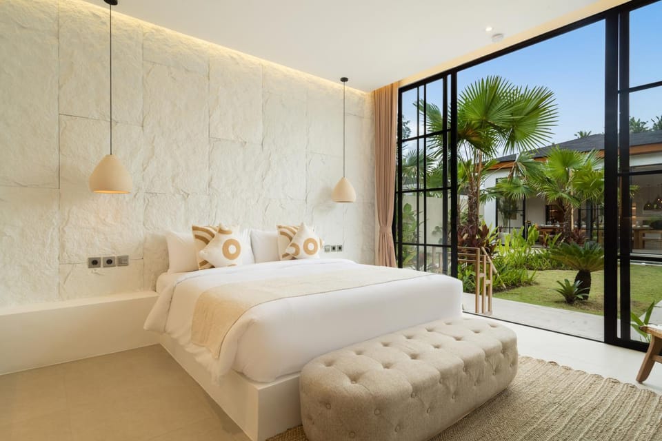 Bed, Bedroom, Garden view