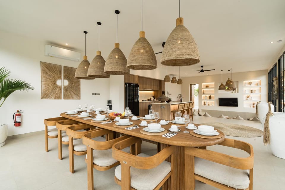 Coffee/tea facilities, Kitchen or kitchenette, Seating area, Dining area